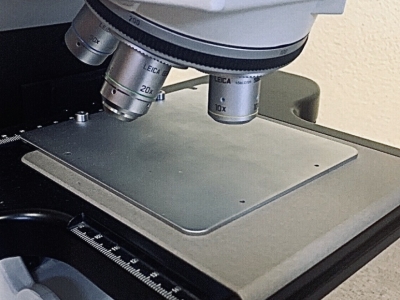 LeiLeica DM2500 M, mikroskop pro analýzu materiálů